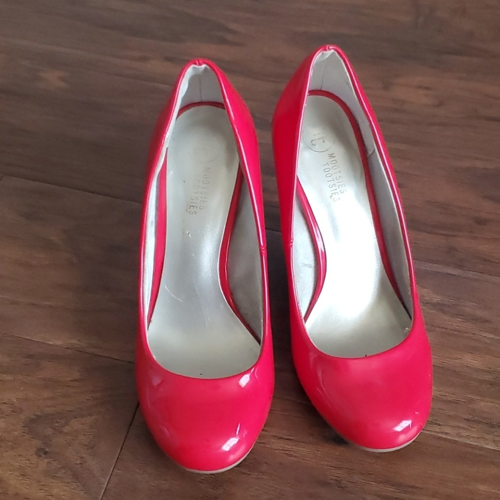 Round heels in red